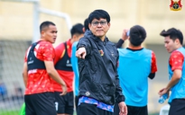 HLV Vũ Tiến Thành tập buổi đầu cực nhiệt cùng CLB Ninh Bình, tạm quên HAGL