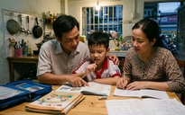 Cấm dạy thêm tiểu học: Con học yếu, phụ huynh phải làm sao?