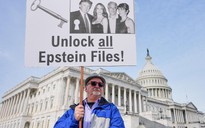 Bộ Tư pháp Mỹ công bố hồ sơ Epstein có liên quan ông Trump