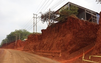 Vụ nhà dân chênh vênh bên mép vực sâu: Đơn vị nào thẩm định, phê duyệt, điều chỉnh thiết kế?