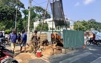 Hàng trăm lô cốt nằm giữa đường ở TP.HCM, gây khó lưu thông: Khi nào chấm dứt?