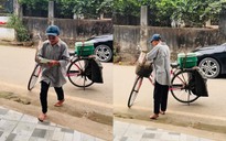 Người cha đạp xe gửi thiệp cưới con gái: Dân mạng xúc động, chuyển tiền mừng