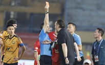 Nóng: HLV Popov bị cấm chỉ đạo 4 trận, phạt 20 triệu đồng vì phản ứng quá khích