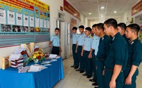 Bộ đội phòng không xếp sách thành 'cột mốc chủ quyền' lan tỏa văn hóa đọc