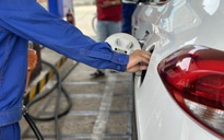 Giá xăng dầu hôm nay 17.4.2026: Đà tăng giá dầu thô chững lại 