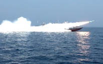 Rộ tin tàu Iran khai hỏa về phía tàu dầu tại eo biển Hormuz