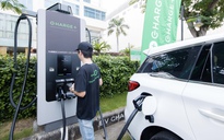 Bác tài Grab hết lo sạc xe điện