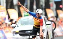 Tay đua Thụy Sĩ solo ấn tượng, giành chiến thắng chặng Cúp xe đạp truyền hình