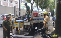 Lấn chiếm vỉa hè trung tâm TP.HCM: Nhiều xe bánh mì, tủ nước mía bị tạm giữ