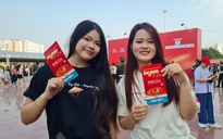 'Âm vang Tổ quốc': Mỹ Đình đông khán giả từ sớm, nhiều người săn vé thành công