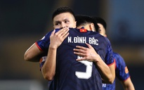 Đình Bắc ghi bàn trở lại ở V-League, HLV Kim Sang-sik và ông Polking cùng mừng lớn