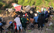 Xe khách lao xuống vực, 4 người chết, nhiều người bị thương