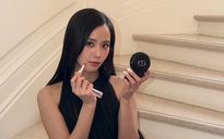 Jisoo (BlackPink) 'chơi lớn', tặng túi Dior cho nhân viên