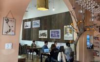 Quán cà phê phong cách 'Bưu điện TP.HCM' cuốn hút người trẻ