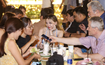 Khách Tây quảng bá ẩm thực TP.HCM: Mê phở, bánh mì đến… hột vịt lộn, bún mắm