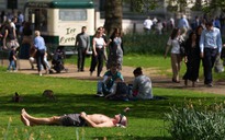 Nắng nóng bất thường, thế giới đối mặt khí hậu 'lệch chuẩn'