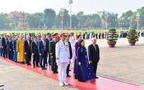 Đoàn đại biểu dự Đại hội MTTQ lần thứ XI vào Lăng viếng Chủ tịch Hồ Chí Minh