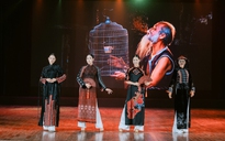 Ngắm zèng A Lưới thăng hoa trên tà áo dài Huế