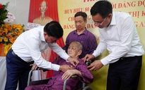 Nữ đảng viên 96 tuổi ở Đà Nẵng nhận Huy hiệu 80 năm tuổi Đảng