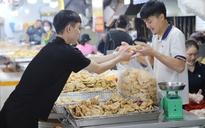 Hải sản Hạ Long giá tăng chót vót, tiểu thương ‘thu tiền mỏi tay’