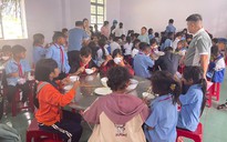 Chung dòng máu Lạc Hồng: Hành trình giữ con chữ 
giữa bụi đỏ biên giới