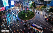 Mưa lớn giờ tan tầm, giao thông qua vòng xoay Điện Biên Phủ chiều nay thế nào?