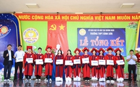 Trao học bổng Nguyễn Thái Bình: Tiếp sức học sinh khó khăn theo đuổi ước mơ