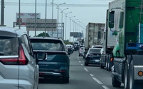 Cao tốc TP.HCM - Long Thành - Dầu Giây ùn ứ kéo dài hơn 10 km