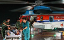 Dịp lễ, trực thăng bay xuyên đêm ra Trường Sa cấp cứu 2 bệnh nhân nặng