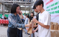 Phường An Khánh trao quà cho trẻ em cơ nhỡ nhân dịp Quốc tế thiếu nhi