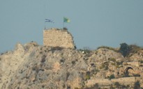 Israel cắm cờ trên lâu đài chiến lược của Lebanon