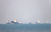 Loạt tàu bị tấn công ở Hormuz, Mỹ cáo buộc Iran 'đứng sau'