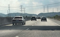 Họ chạy kiểu 'điền vào chỗ trống', tôi muốn giữ khoảng cách an toàn cũng… bó tay