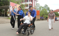Thí sinh đi thi được tiếp sức hết mình và những món quà bất ngờ