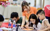 Hoạt động hè miễn phí ở TP.HCM: Trẻ em thích thú làm đồ thủ công