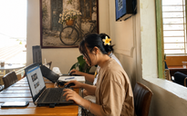 Giới trẻ 'dính' mạng xã hội: Có người lướt tới 10 tiếng/ngày