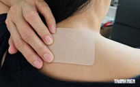Bác sĩ cảnh báo: Đau đầu đừng chỉ xoa dầu gió, dán cao