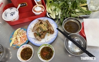 Cuối hè, du khách Việt chuộng du lịch biển và săn món ngon địa phương