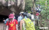Đổ xô leo núi check-in mỏm đá lạ tại TP.HCM