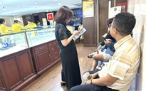 Khách bán kim cương, vàng tăng đột biến
