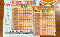 Giữ lại 7 tờ, 2 người bán dạo trúng độc đắc 14 tỉ xổ số miền Nam