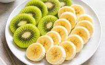 Kiwi hay chuối: Loại nào tốt hơn cho đường ruột?