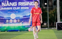 Cô gái được gọi là 'hoa khôi bóng đá'