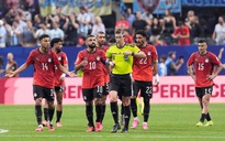 HLV Pháp nói điều cực bất ngờ về trọng tài vừa ‘tạo bão’ sau trận Argentina - Ai Cập