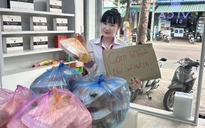 Đôi vợ chồng trẻ và những bữa cơm trưa ấm lòng người nghèo