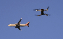 Drone - đe dọa lớn nhất của máy bay chở khách
