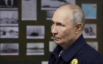 Tổng thống Putin lần đầu đến thăm hòn đảo tranh chấp với Nhật Bản