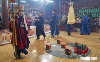 Nghi thức 'phá cửa địa ngục' tháng 7 âm lịch ở ngôi chùa người Hoa