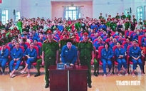 Ca sĩ Chi Dân cài ma túy vào dây đồng hồ, pha 'nước vui' vào nồi inox