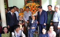 Đảng viên 103 tuổi ở Quảng Trị nhận Huy hiệu 80 năm tuổi Đảng